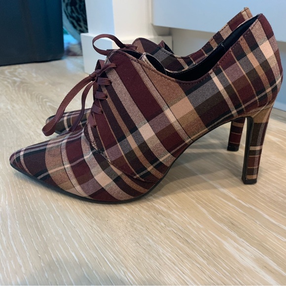 Le Chateau Plaid Booties. - Picture 1 of 6